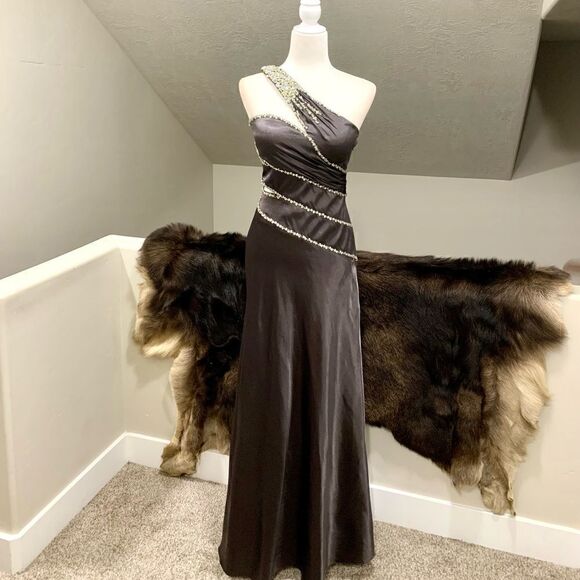 Chic & Sexy One Shoulder Beads & Sequins Gown - Picture 2 of 16
